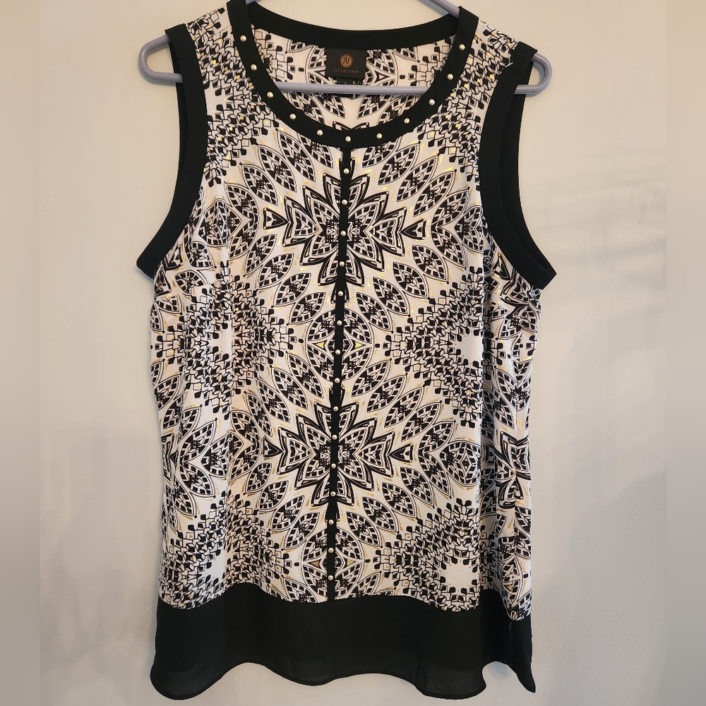 (4 For $20) UC JM Collection Womens Blouse Gold Accents.  Great print.  Size M
